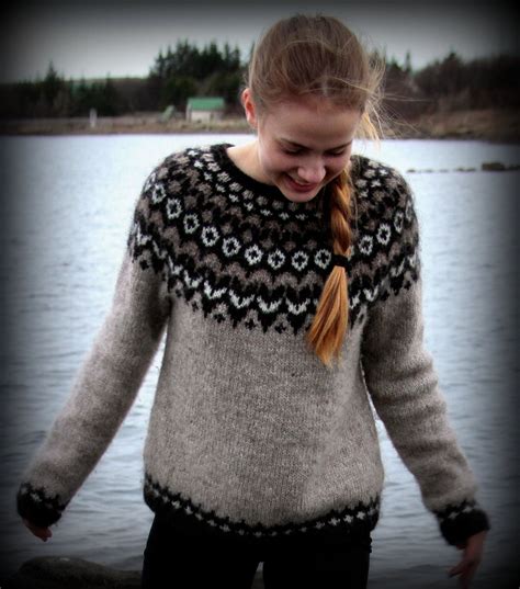 2019 Icelandic Knitter Hlne Magnsson - Prjonakerling ehf. . Riddari lopapeysa uppskrift